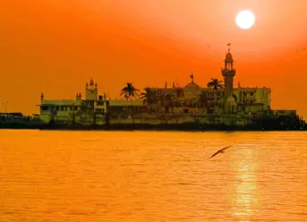 Bombay High Court allows women into Haji Ali Dargah