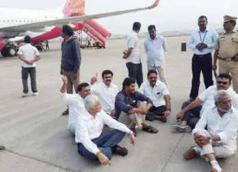 Jagan Mohan Reddy detained at Vizag airport