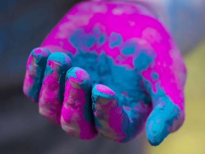 Traders Ply Organic Colour For Holi This Year