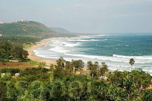 Road between Visakhapatnam and Bheemili beach to turn curve free