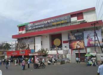 5 typical experiences we all have at Jagadamba theatre