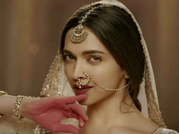 Can we wait for a second and admire how beautiful Deepika Padukone is! OMFG