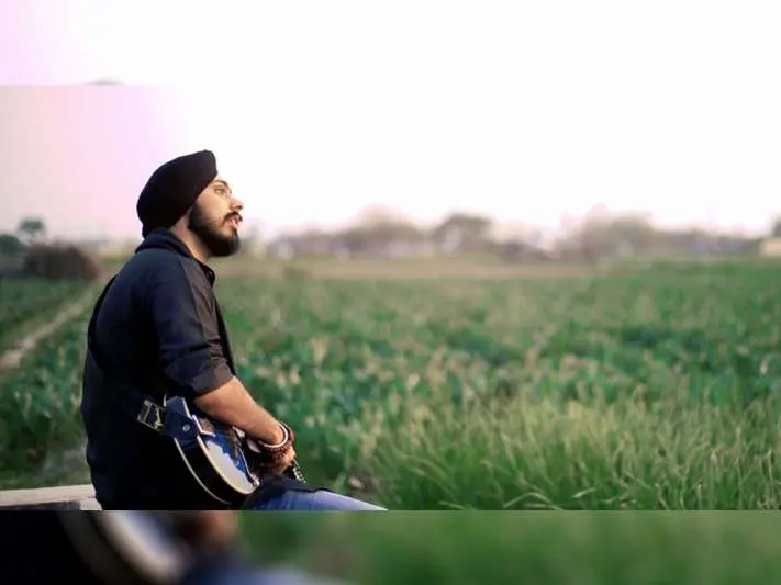 Poojan Kohli is winning the internet with his latest song!