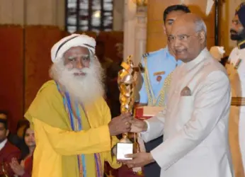 President confers Rashtriya Khel Protsahan Puraskar to Sadhguru for Isha Outreach