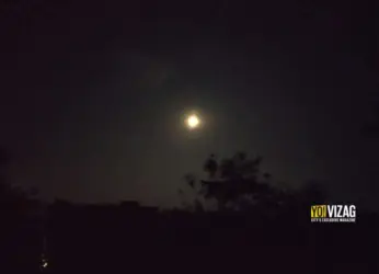 Heritage enthusiasts gather at Bavikonda to witness Blood Wolf Moon in Vizag