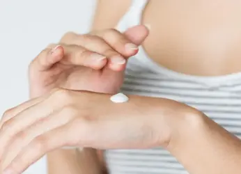 How to prevent and treat 8 common skin conditions?