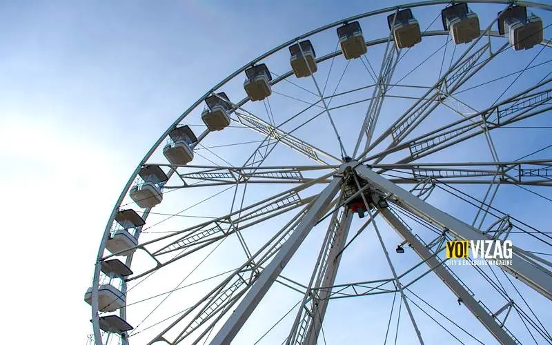 Teen girl dies after falling from a giant wheel in Visakhapatnam