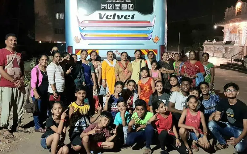 Locals and GVMC come to the rescue of stranded pilgrims in Vizag