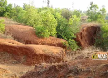 Environmentalists in Vizag stall film shoot at Erra Matti Dibbalu