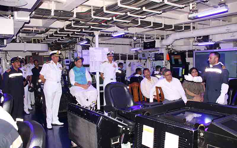 Ins Sindhukerti Defence Minister visits INS Shivalik and INS Sindhukirti in Visakhapatnam