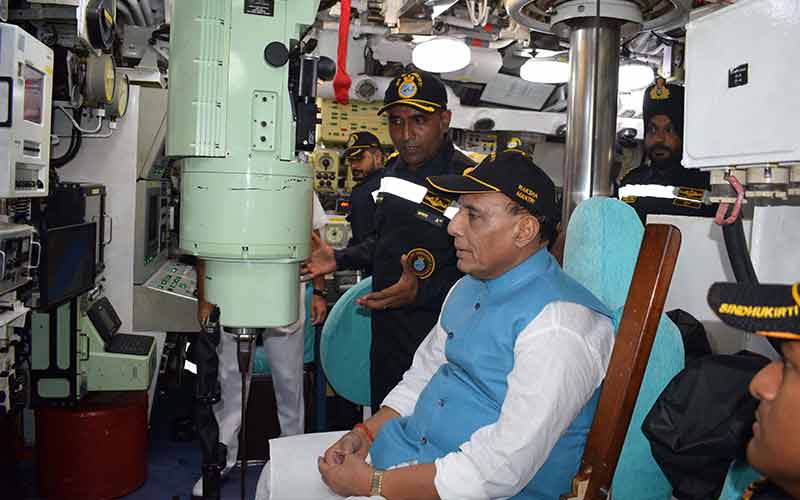 Ins Sindhukerti Defence Minister visits INS Shivalik and INS Sindhukirti in Visakhapatnam