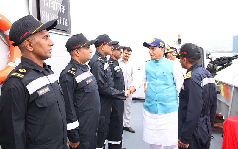 Ins Sindhukerti Defence Minister visits INS Shivalik and INS Sindhukirti in Visakhapatnam