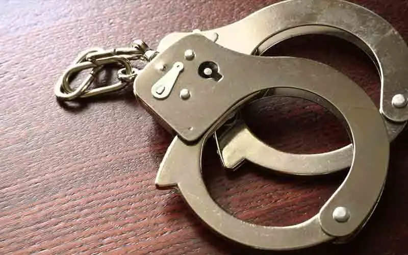 Thieves nabbed by Vizag police; gold, mobiles and vehicles recovered