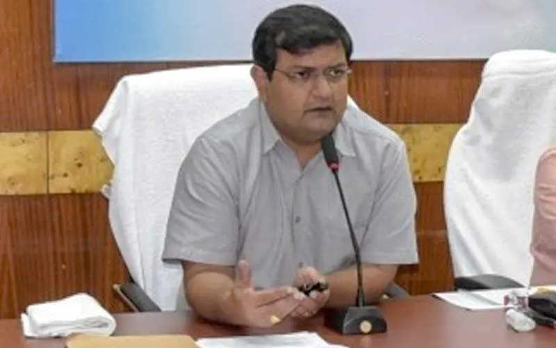 Visakhapatnam Collector discusses all-round development plan for the District