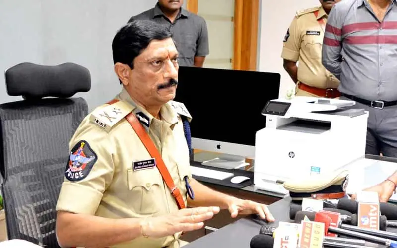 Visakhapatnam CP RK Meena informs media on bike robbery