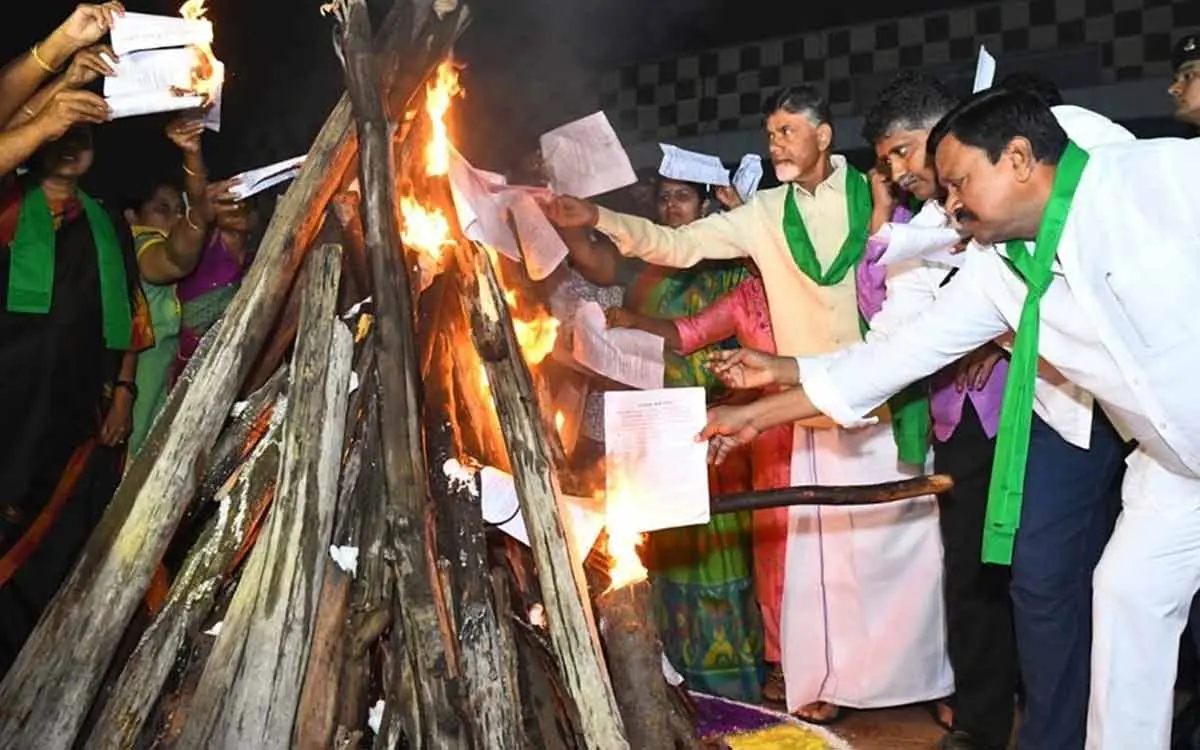 Chandrababu Naidu, TDP members burn copies of GN Rao committee report in Bhogi fire