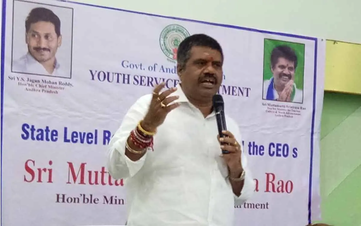 Youth should support weavers, utilise products produced in country: Muttamsetti Srinivasa Rao
