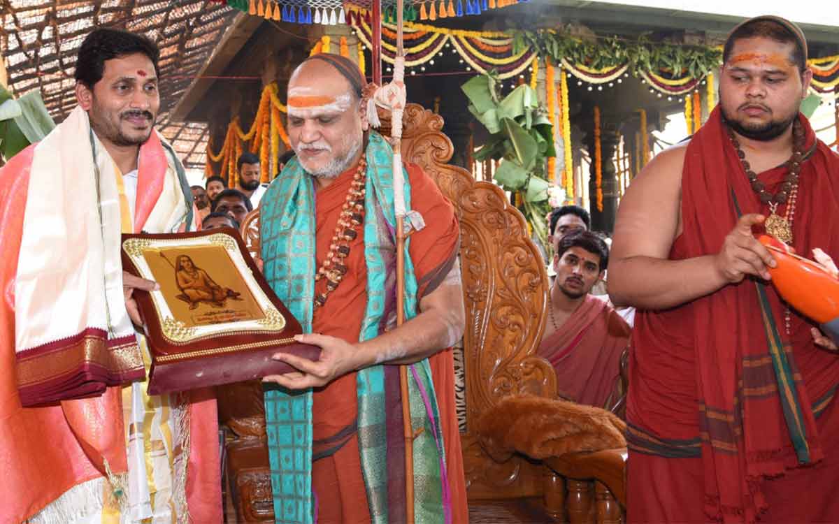 YS Jagan visit to Sri Sarada Peetham in Vizag