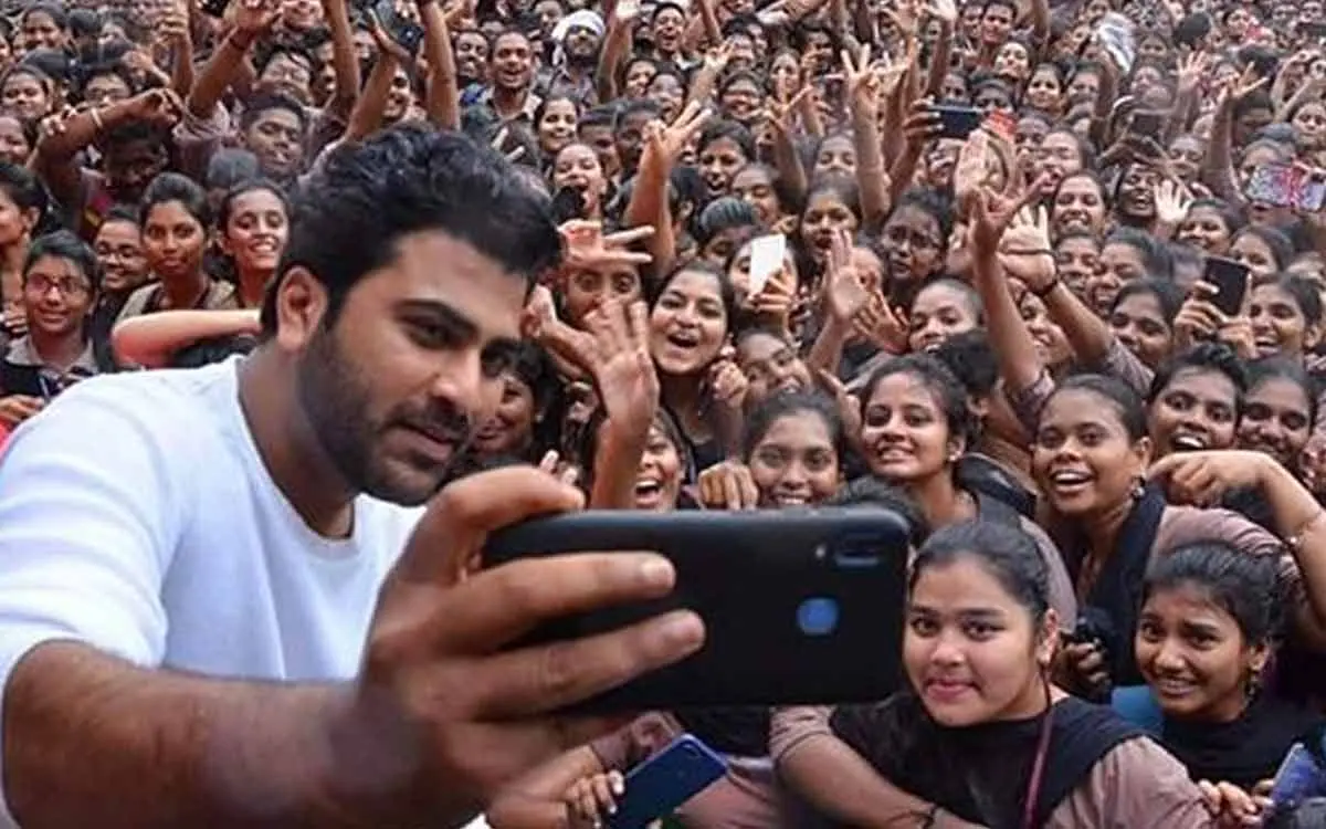 Sharwanand, Samantha light up Jaanu pre-release celebrations in Vizag