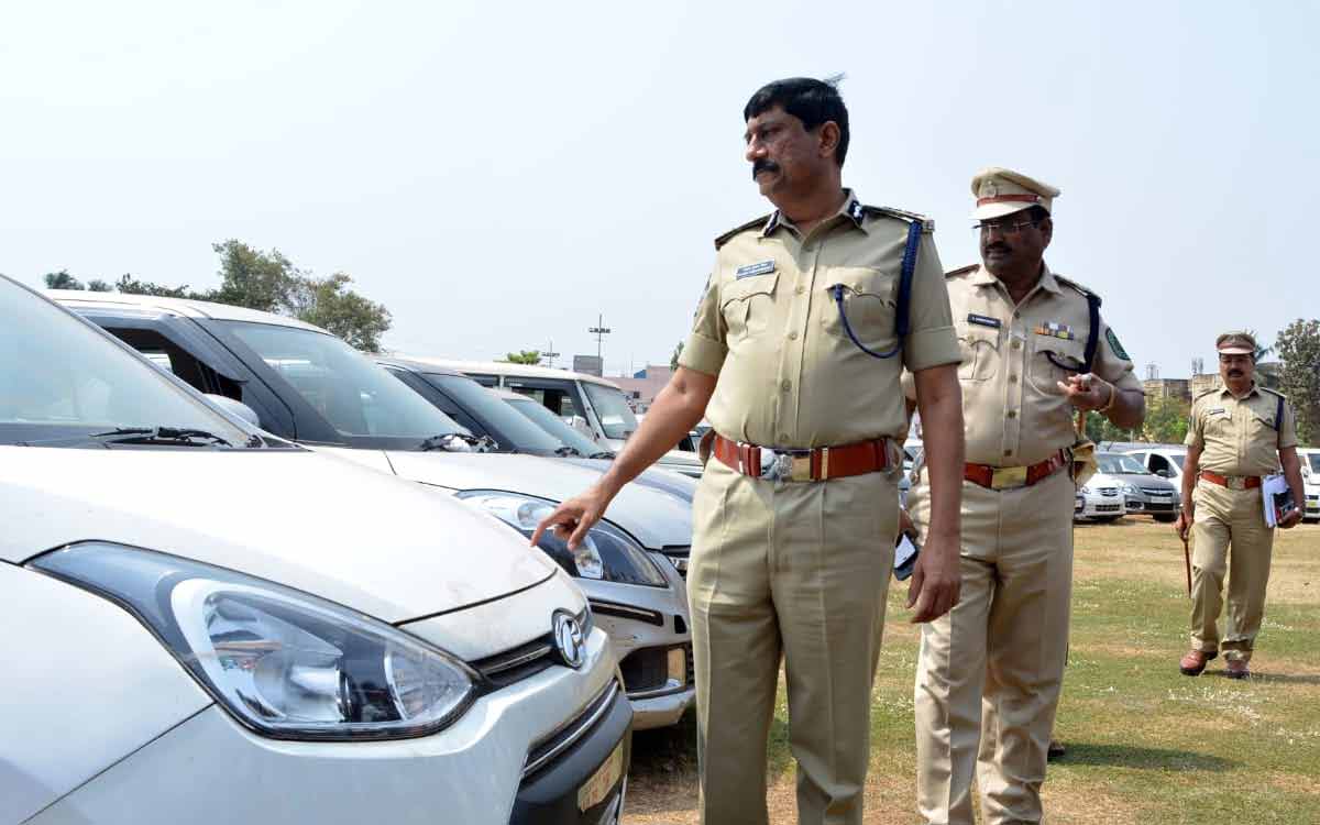 Visakhapatnam police recover 50 stolen cars worth Rs. 7 crore 