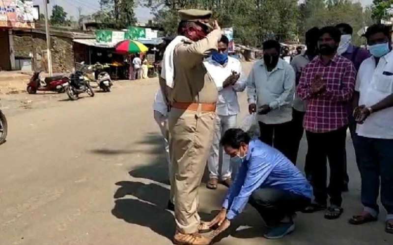 Araku MLA Chetti Palguna expresses gratitude for police service by touching feet of official