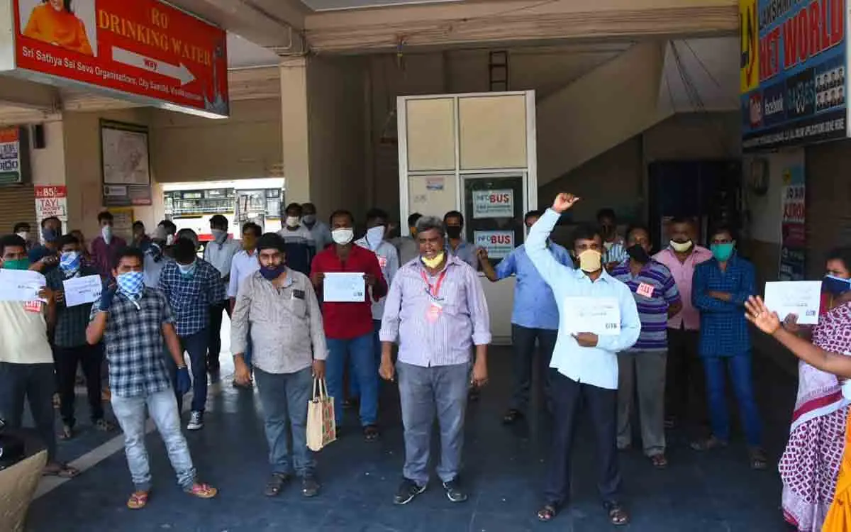 APSRTC lays off over 6000 contract staff, CITU demands repeal