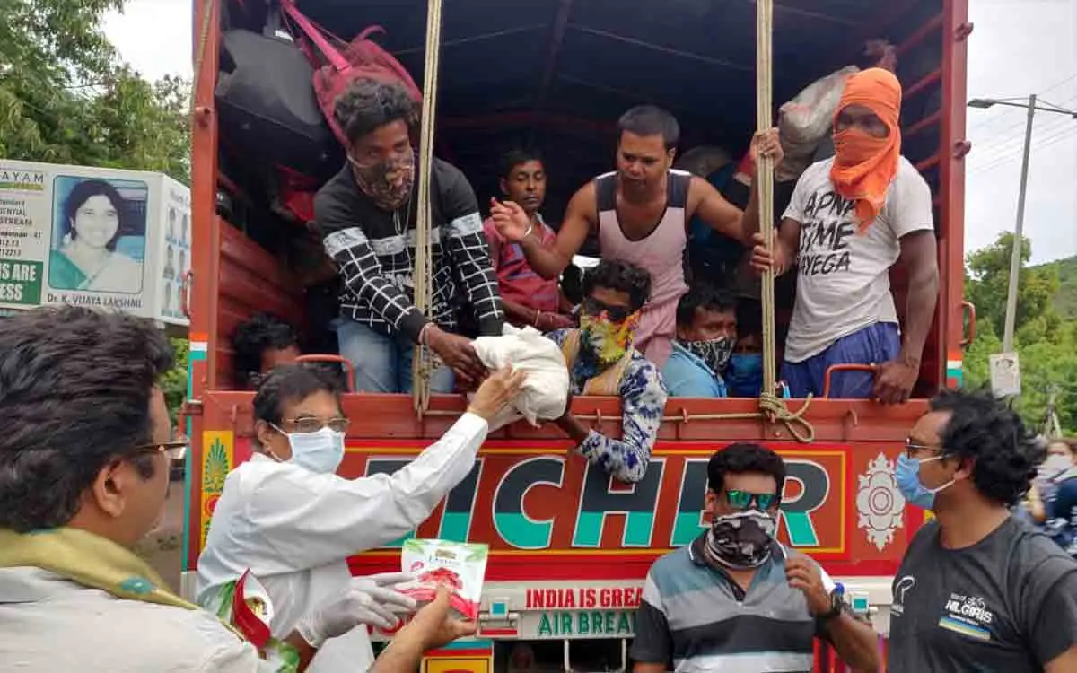 Vizagites come to the rescue of those affected by the coronavirus lockdown