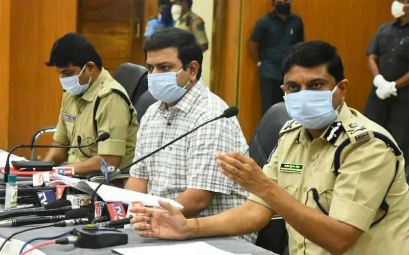 What are the new rules for extended lockdown in Visakhapatnam, containment area