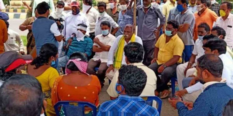 Alleging attack by YSRCP activists, Vizag East MLA stages protest
