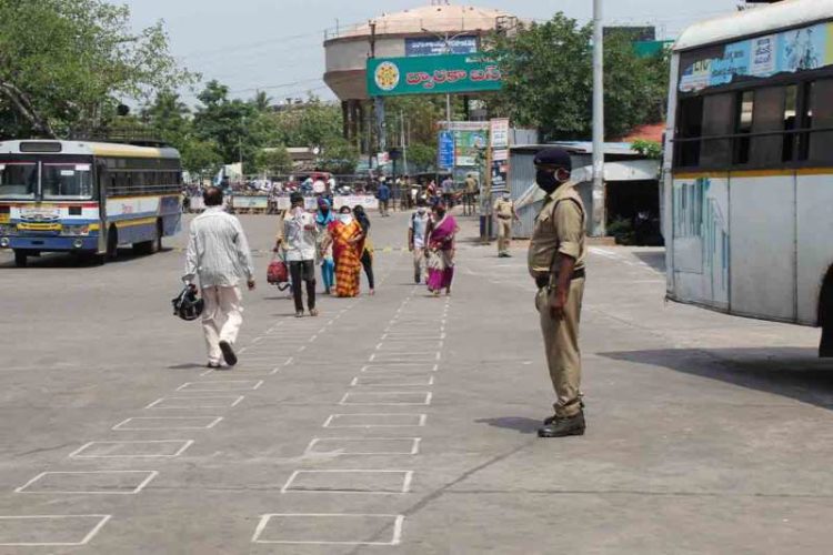 Andhra Pradesh continues restrictions at borders for inter state travel