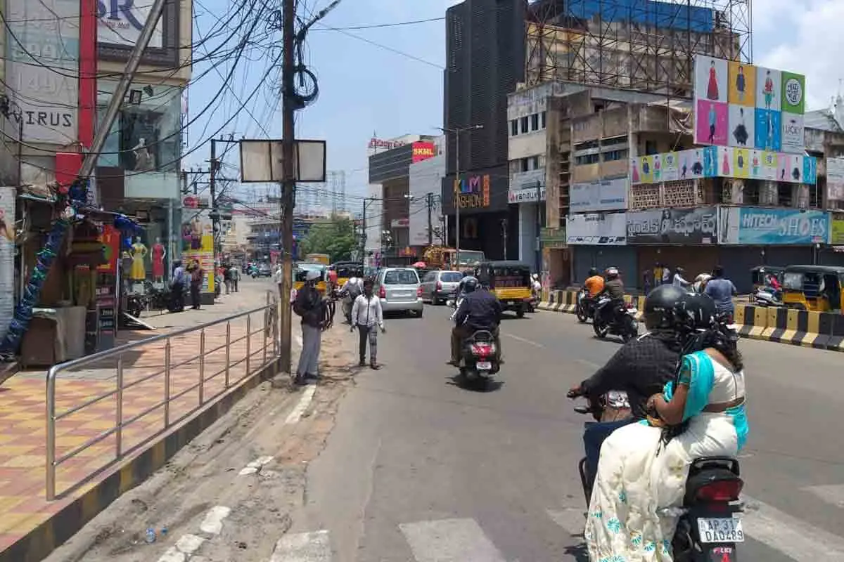 7 precautions you need to follow while visiting shopping malls, hotels and other public places