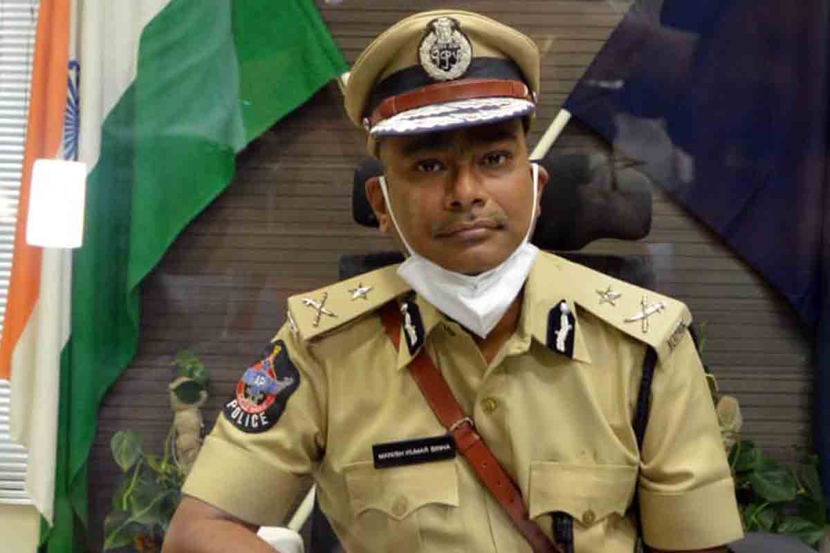 Manish Kumar Sinha Takes Charge As Vizag Police Commissioner Let's understand it with examples. vizag police commissioner