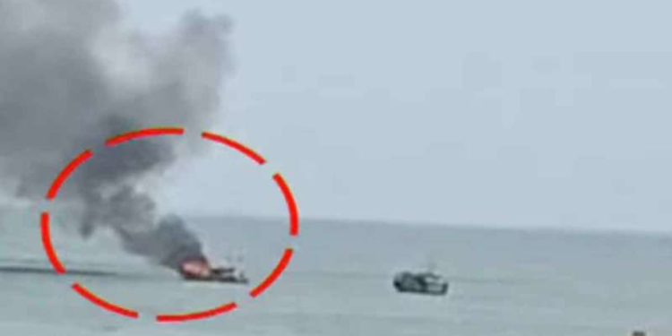 Fishing boat catches fire near Visakhapatnam Fishing Harbour, fishermen rescued