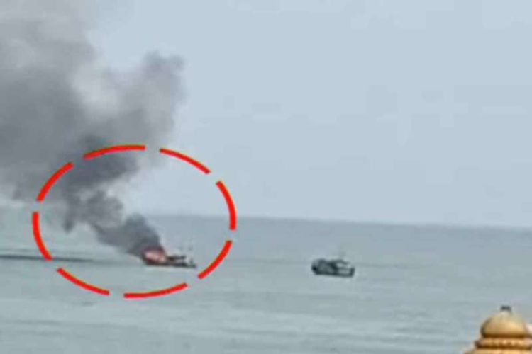Fishing boat catches fire near Visakhapatnam Fishing Harbour, fishermen rescued
