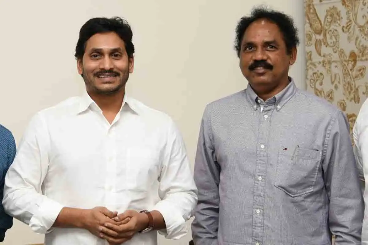 Visakhapatnam South MLA Vasupalli Ganesh Kumar meets CM Jagan, extends support to YSRCP