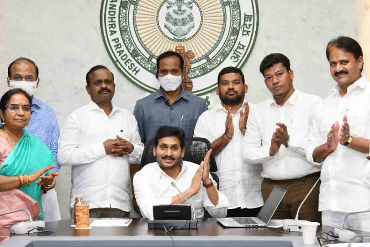 CM YS Jagan Mohan Reddy inaugurates fish kiosk in Visakhapatnam