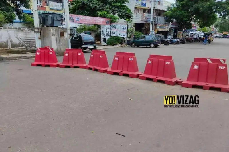 What are the 11 active containment clusters in Visakhapatnam?