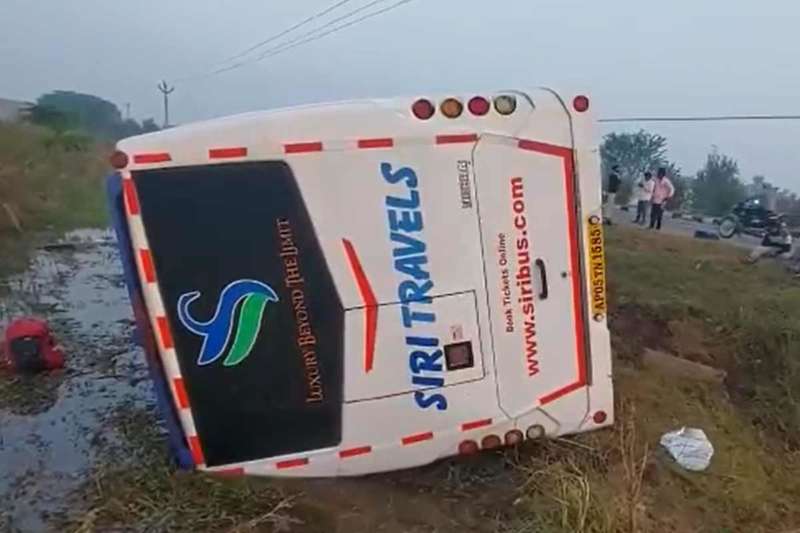 Bus from Vizag to Hyderabad overturns midway, 35 injured