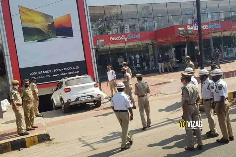 Vizag Traffic Police issue new set of guidelines for two and four wheelers