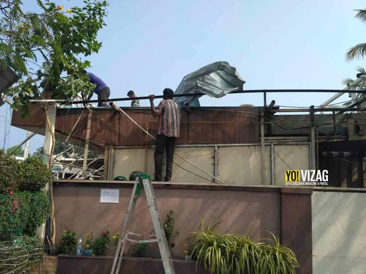 GVMC pulls down unauthorised structure at Kamat restaurant in Vizag
