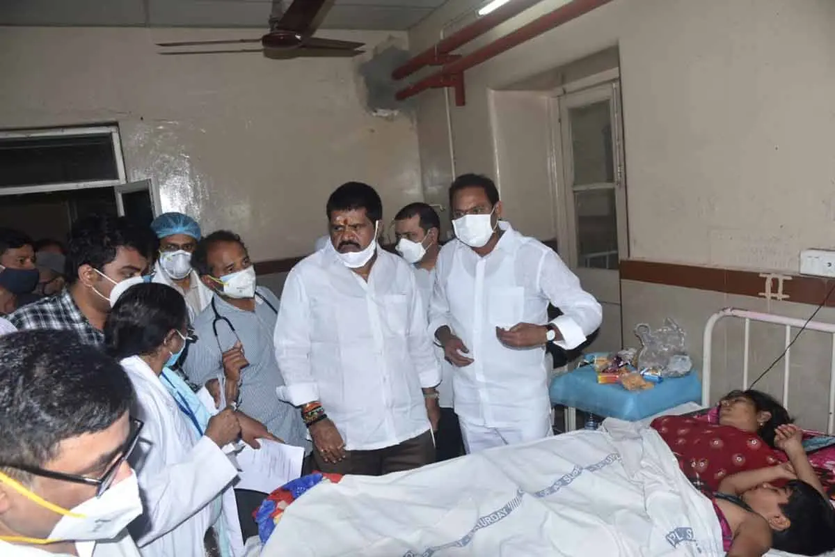 Araku bus accident kills 4 injuring 23 tourists from Hyderabad