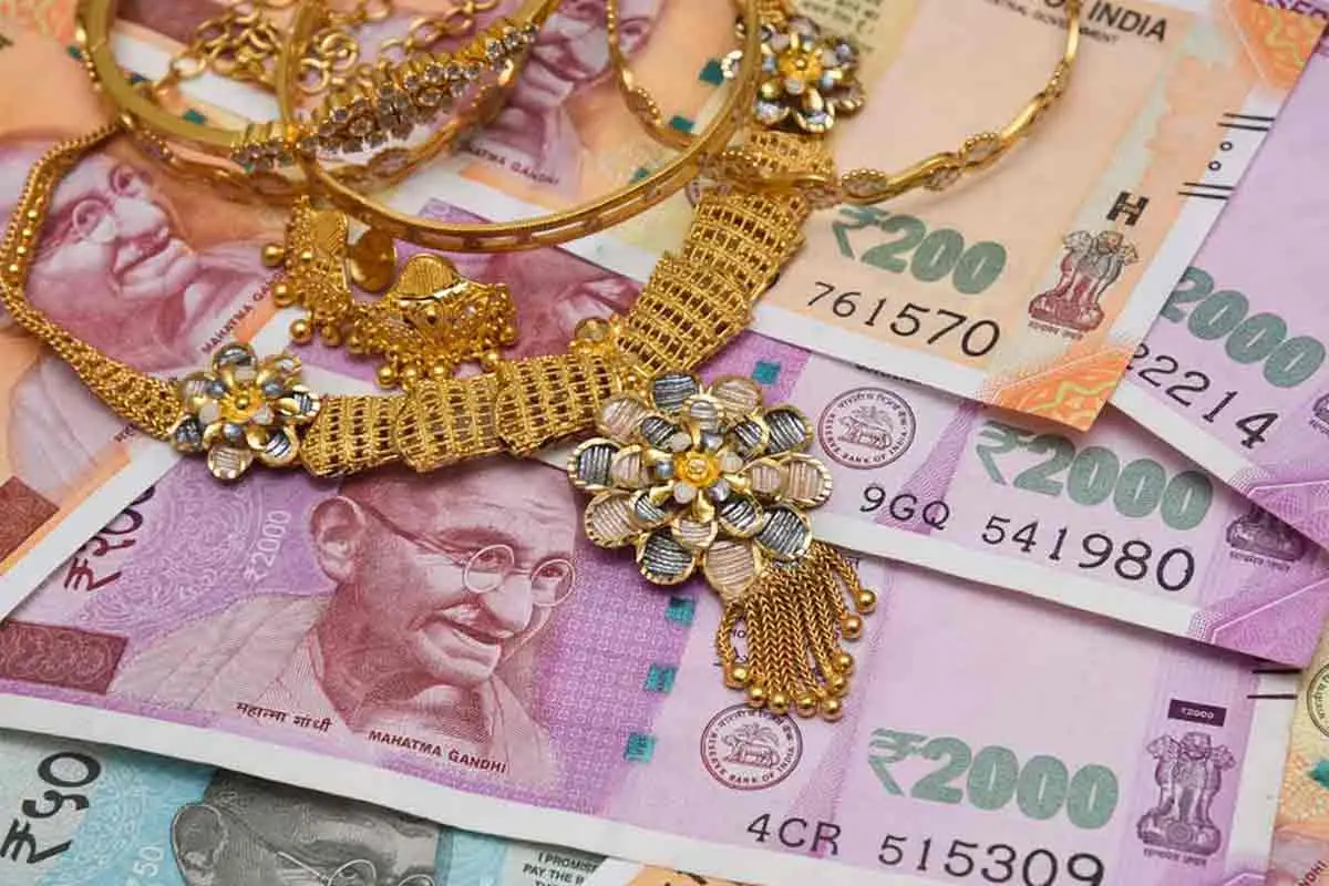 Robbery in Vizag agency: Four people looted at gunpoint