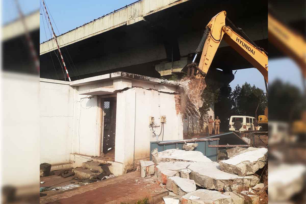 B.C road connecting Gajuwaka and Vizag Steel Plant in for an expansion