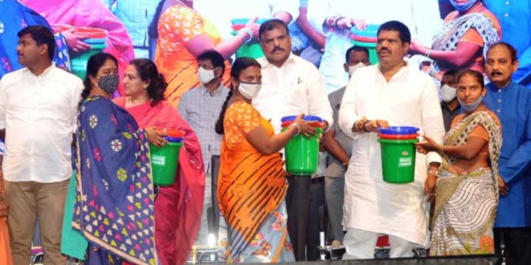 'Gaurav awards' distributed to men and women of Visakhapatnam