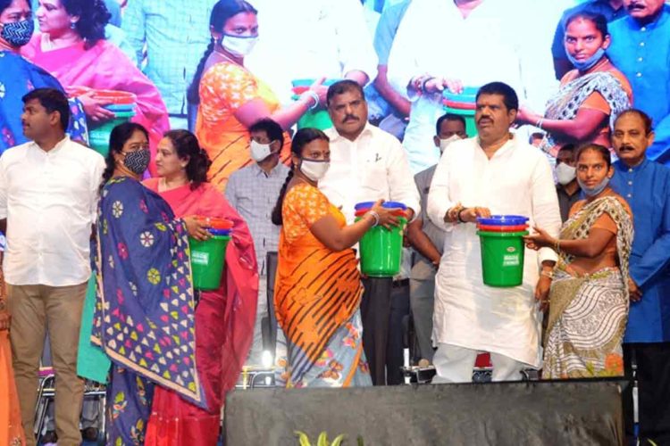 'Gaurav awards' distributed to men and women of Visakhapatnam