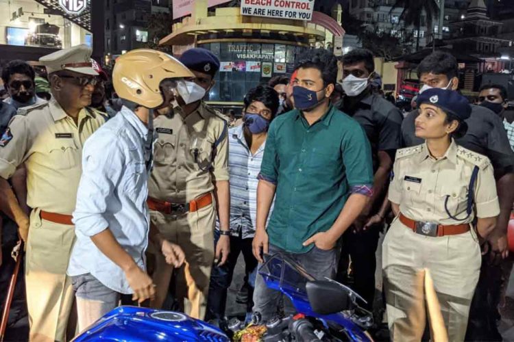 Actor Sharwanand joins Vizag City Police to spread traffic awareness