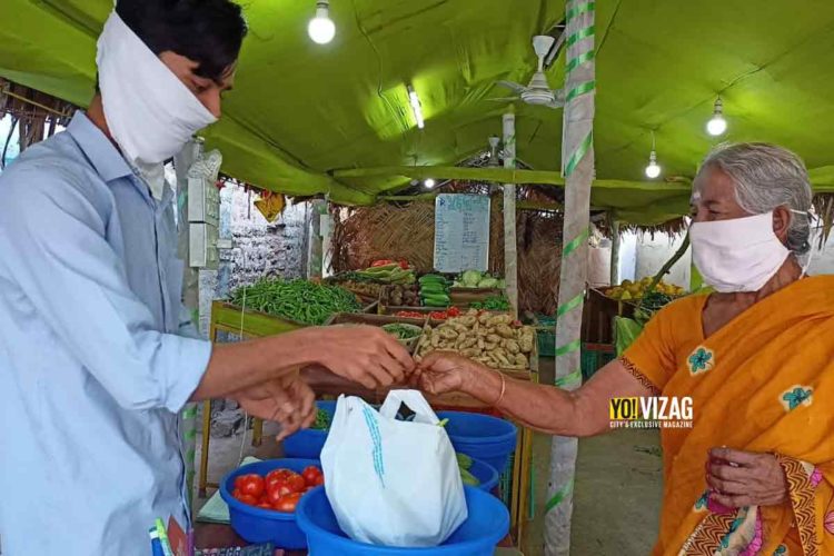 Laid off due to pandemic, Vizag teacher turns vegetable seller in Guntur