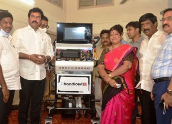 Vizag Mayor inaugurates the first robot to clean underground drains