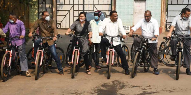 Visitors to Visakhapatnam zoo can now rent e-bikes