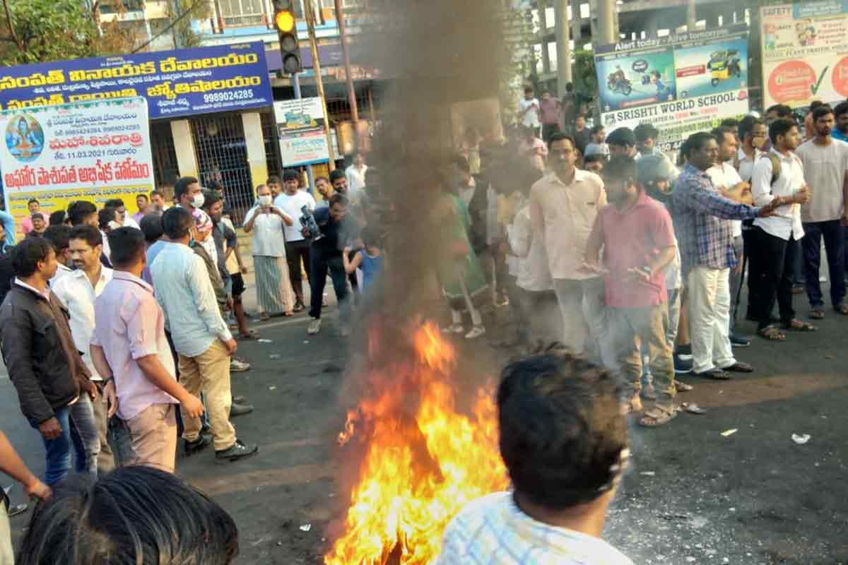 Visakha Ukku Andhrula Hakku: Protests intensify against privatisation of VSP